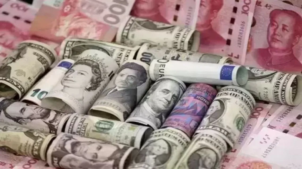 تباين مفاجئ في أسعار العملات مع قفزة قوية لليورو بختام تعاملات الثلاثاء